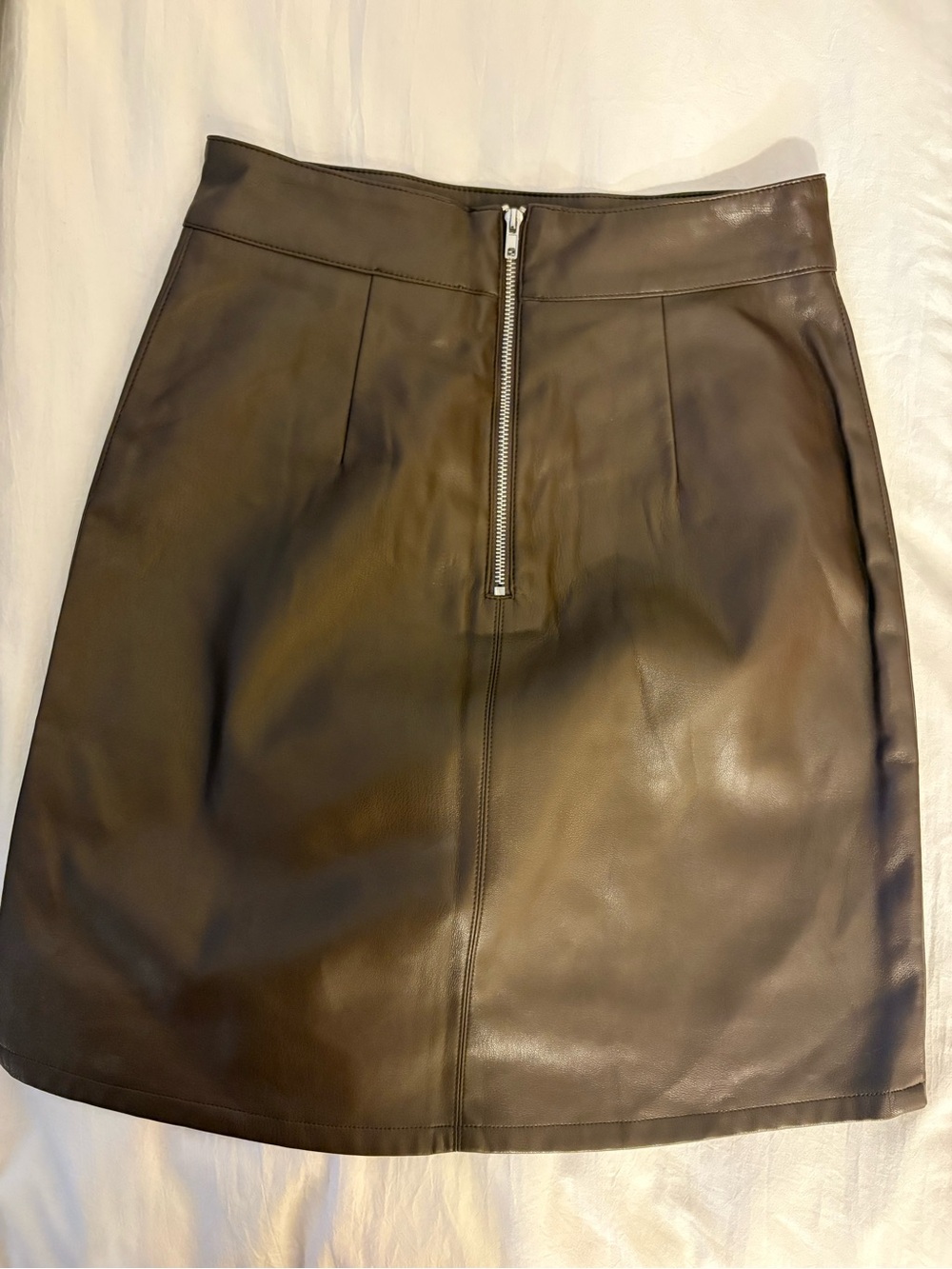 KNOX FAUX LEATHER SKIRT
SNDYS - Picture 2 of 8